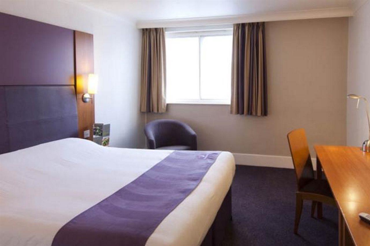 Premier Inn Aylesbury เอลส์เบอรี ภายนอก รูปภาพ