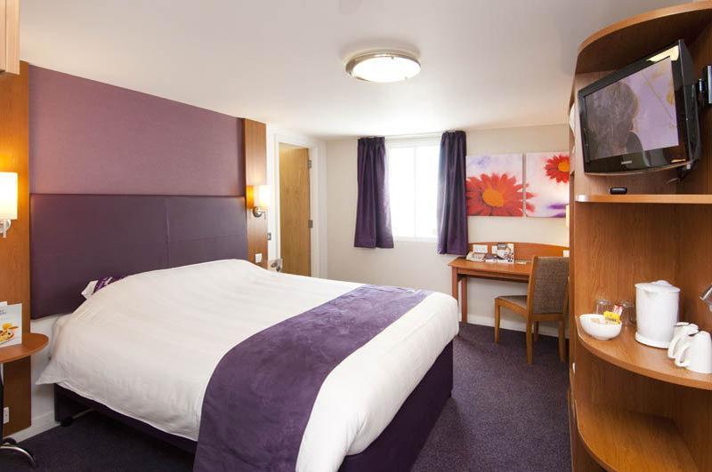 Premier Inn Aylesbury เอลส์เบอรี ภายนอก รูปภาพ